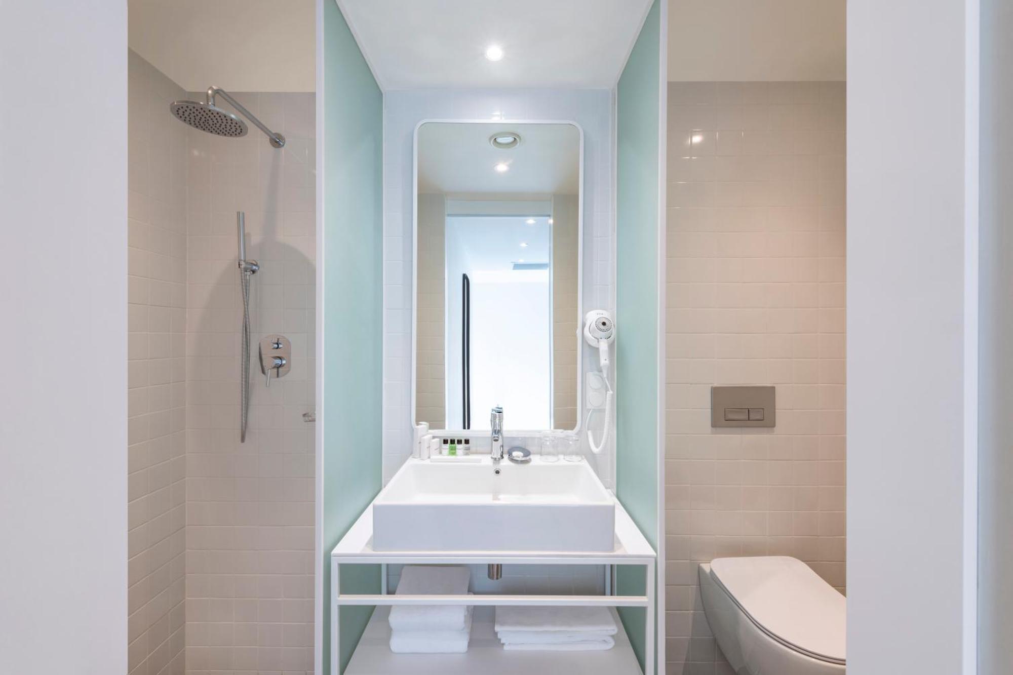 Golden Tulip Design Tbilisi Ξενοδοχείο Δωμάτιο φωτογραφία