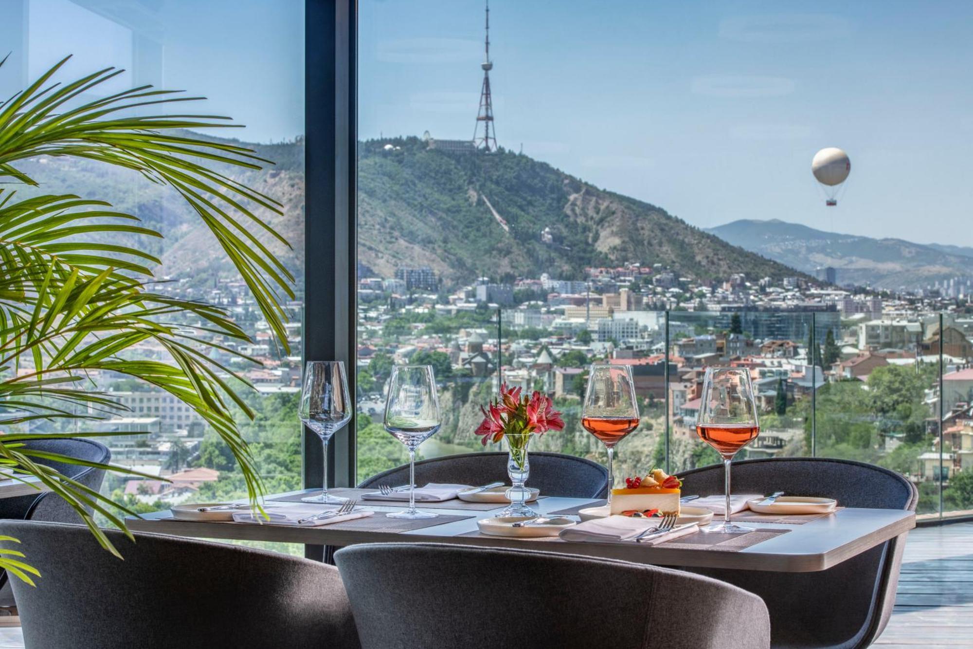 Golden Tulip Design Tbilisi Ξενοδοχείο Εξωτερικό φωτογραφία